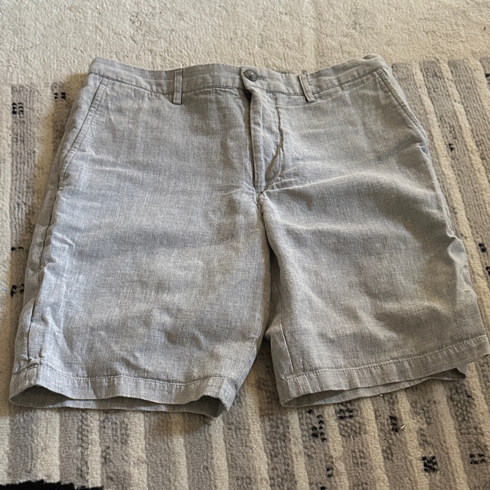 Club Monaco Light Gray Flat Front Shorts Mens 32
